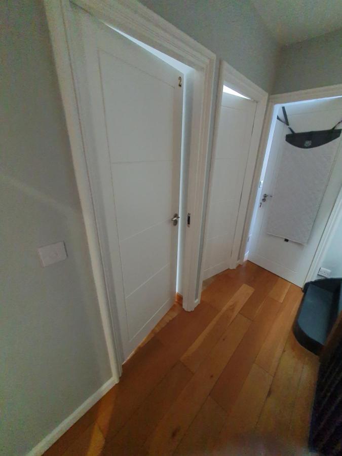 גרינפורד Beautiful Guest Rooms, Free Parking, 30Min Heathrow, 40Min Wembley, 60Min Central London מראה חיצוני תמונה