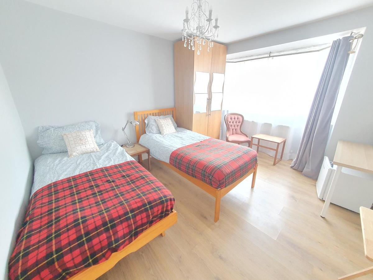 גרינפורד Beautiful Guest Rooms, Free Parking, 30Min Heathrow, 40Min Wembley, 60Min Central London מראה חיצוני תמונה