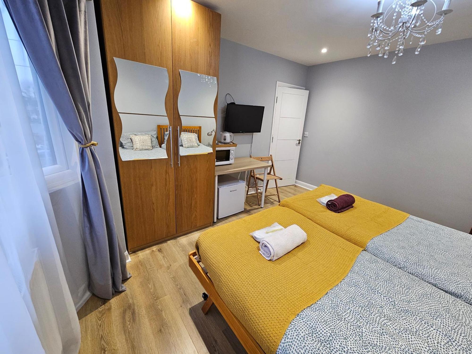 גרינפורד Beautiful Guest Rooms, Free Parking, 30Min Heathrow, 40Min Wembley, 60Min Central London מראה חיצוני תמונה
